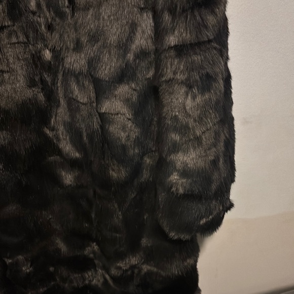 Luxurious & Elegant Black Faux Fur Coat - Picture 5 of 12